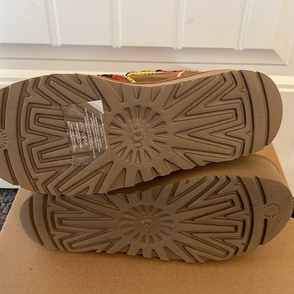 UGG Classic Mini II Braid Platform Boots Size 7 New In Box - Picture 7 of 7